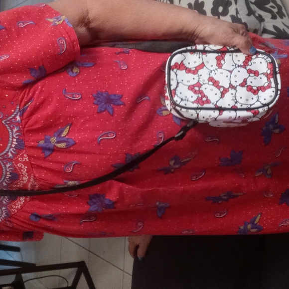 Hello Kitty Crossbody - Picture 5 of 5